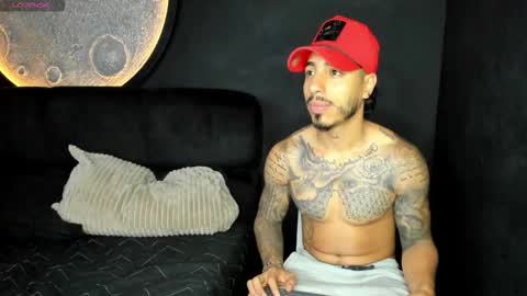 Snapshot of jakee_brown chatting on 11-04-25, 06:45 Santiago online show from 11-04-25, 06:45