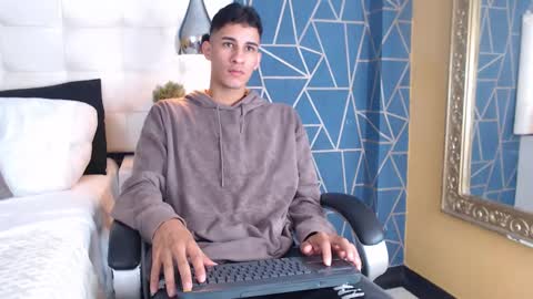 Snapshot of jakemoxleey chatting on 03-04-25, 12:55 jakemoxleey online show from 03-04-25, 12:55