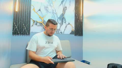 Snapshot of james_davis2 chatting on 04-06-26, 09:38 James online show from 04-06-26, 09:38