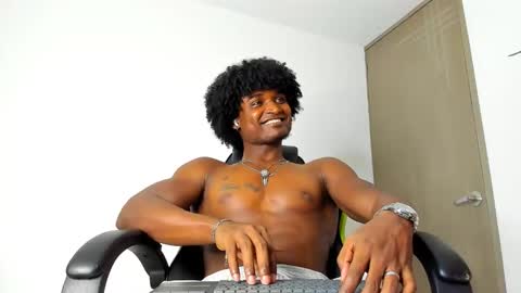 james_makony_1 online show from 02-05-25, 10:19