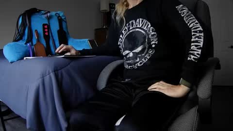 Snapshot of jamesbondage_0069 chatting on 12-02-24, 06:43 James Bondage online show from 12-02-24, 06:43