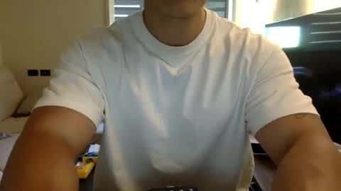 jamesmo820913 online show from 11-09-25, 02:32