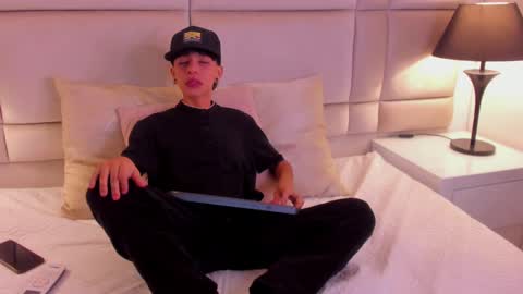 jamess_ford online show from 01-28-25, 02:10