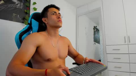 Jamess hott online show from 01-16-25, 04:28