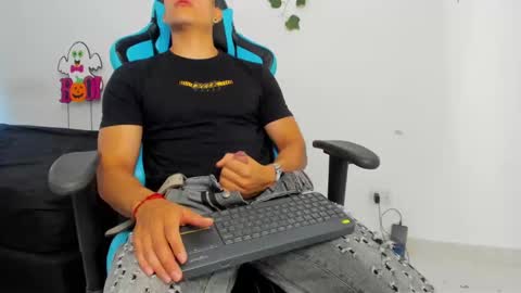 Jamess hott online show from 01-24-25, 03:02