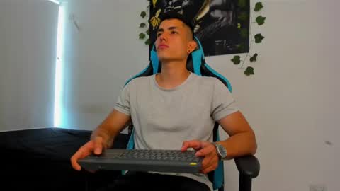 Jamess hott online show from 02-03-25, 07:10