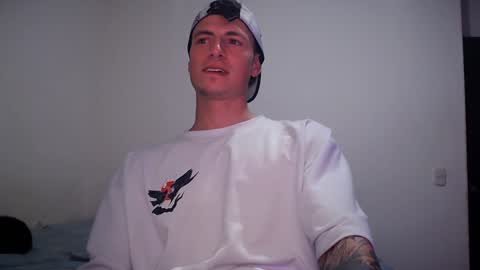 Snapshot of jamesss____ chatting on 12-15-24, 08:30 jamesss____ online show from 12-15-24, 08:30