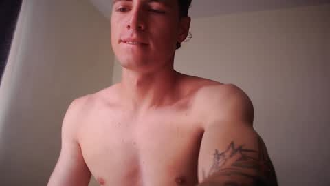 Snapshot of jamesss____ chatting on 12-17-24, 05:15 jamesss____ online show from 12-17-24, 05:15