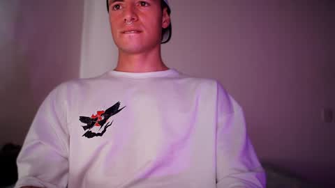 Snapshot of jamesss____ chatting on 12-19-24, 04:02 jamesss____ online show from 12-19-24, 04:02