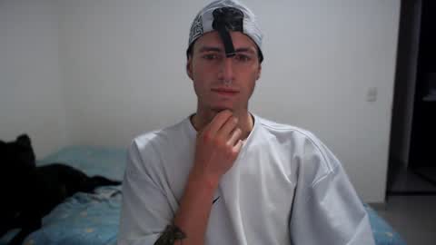 Snapshot of jamesss____ chatting on 01-02-25, 02:00 jamesss____ online show from 01-02-25, 02:00