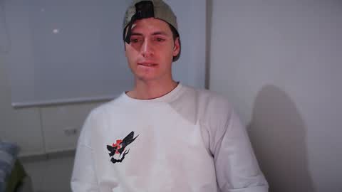 Snapshot of jamesss____ chatting on 01-19-25, 02:04 jamesss____ online show from 01-19-25, 02:04
