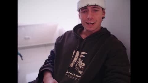 Snapshot of jamesss____ chatting on 01-21-25, 02:26 jamesss____ online show from 01-21-25, 02:26