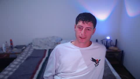 Snapshot of jamesss____ chatting on 02-06-25, 02:44 jamesss____ online show from 02-06-25, 02:44