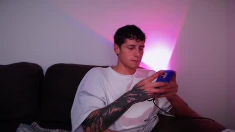 Snapshot of jamesss____ chatting on 02-27-25, 07:47 jamesss____ online show from 02-27-25, 07:47