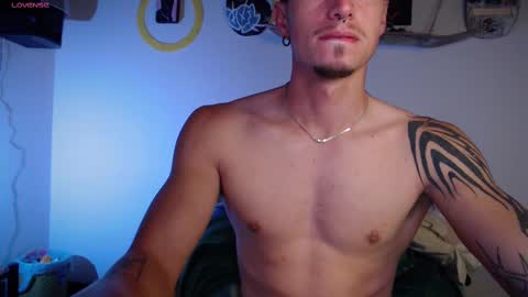 Snapshot of jamesss____ chatting on 09-25-25, 11:08 jamesss____ online show from 09-25-25, 11:08