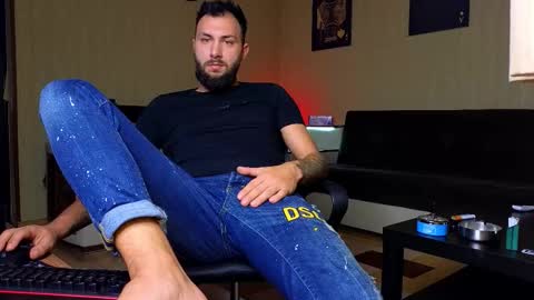 Snapshot of jamienoxus chatting on 10-07-25, 05:37 Robbie online show from 10-07-25, 05:37