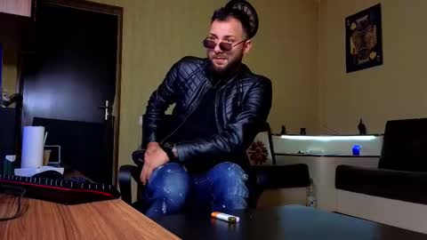 Snapshot of jamienoxus chatting on 10-14-25, 08:15 Robbie online show from 10-14-25, 08:15