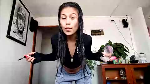 janariivera1 online show from 11-12-25, 03:45