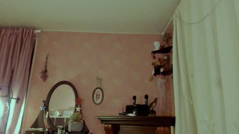 Snapshot of jane_and_star chatting on 10-23-25, 09:35 Star online show from 10-23-25, 09:35