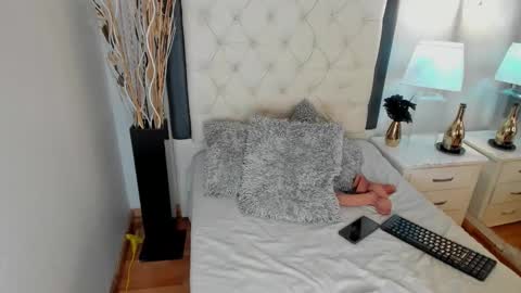 Snapshot of janeerosse chatting on 10-30-25, 07:58 Jane online show from 10-30-25, 07:58