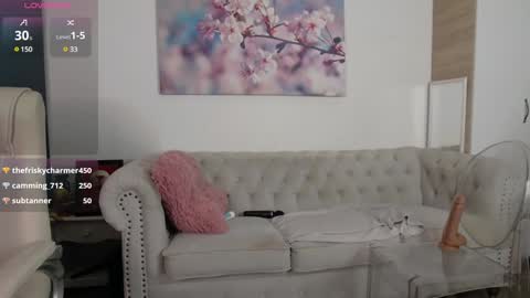 Snapshot of janellebrown_ chatting on 01-30-25, 06:10 Janelle Brown online show from 01-30-25, 06:10