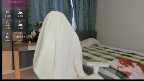 Snapshot of janetfletcher chatting on 02-19-26, 12:01 janetfletcher online show from 02-19-26, 12:01