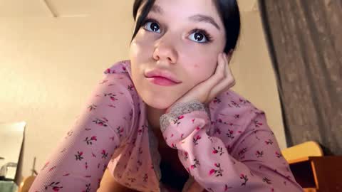 Aleksia online show from 11-22-25, 04:17