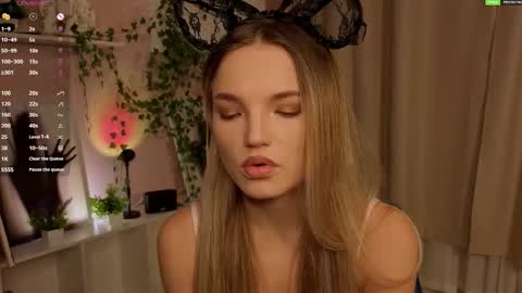 Hi Im Alice and here youll find something online show from 11-30-25, 06:06