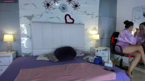 Snapshot of janick_baker chatting on 11-15-25, 12:02 janick_baker online show from 11-15-25, 12:02