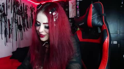 Snapshot of janna_ink chatting on 12-27-24, 04:58 online show from 12-27-24, 04:58