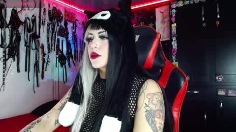 Snapshot of janna_ink chatting on 01-06-25, 11:09 online show from 01-06-25, 11:09