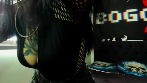 Snapshot of janna_ink chatting on 02-26-25, 08:22 online show from 02-26-25, 08:22