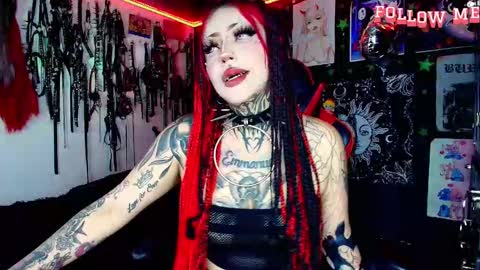 Snapshot of janna_ink chatting on 12-01-25, 12:48 online show from 12-01-25, 12:48