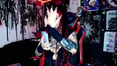      online show from 12-03-25, 09:57