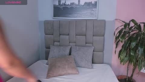 Snapshot of janna_lopezz chatting on 10-31-25, 11:33 Janna online show from 10-31-25, 11:33