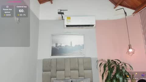 Snapshot of janna_lopezz chatting on 11-25-25, 11:21 Janna online show from 11-25-25, 11:21