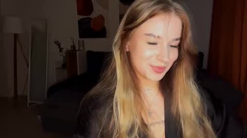 Snapshot of janniekeneipp chatting on 10-22-25, 08:52 Janni online show from 10-22-25, 08:52