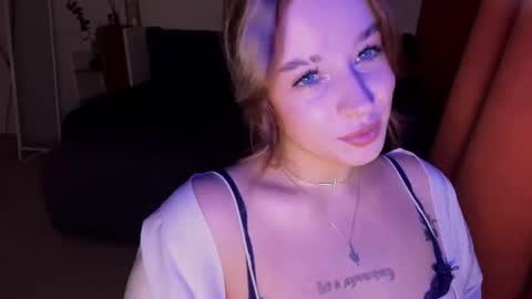 Snapshot of janniekeneipp chatting on 10-23-25, 05:44 Janni online show from 10-23-25, 05:44