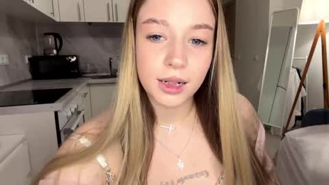 Snapshot of janniekeneipp chatting on 11-20-25, 08:41 Janni online show from 11-20-25, 08:41