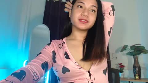 Snapshot of jasmine_arousal chatting on 11-14-25, 02:43 JASMINE online show from 11-14-25, 02:43