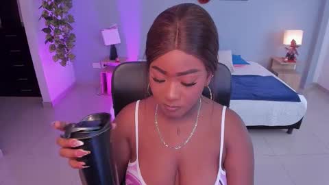 Instagram jasminecampbell1  online show from 12-18-25, 08:48