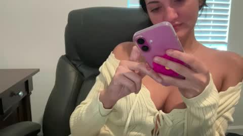 Snapshot of jasminetate chatting on 10-12-25, 08:52 Jasmine Tate online show from 10-12-25, 08:52