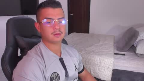 JBrooksXx online show from 02-01-25, 04:22