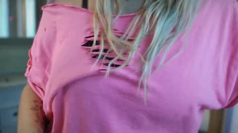 Snapshot of javlovesu chatting on 09-26-25, 06:45 JAV online show from 09-26-25, 06:45