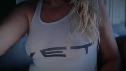 Snapshot of javlovesu chatting on 11-03-25, 07:37 JAV online show from 11-03-25, 07:37