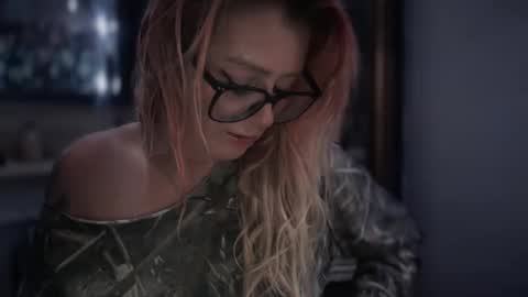 Snapshot of javlovesu chatting on 12-14-25, 03:06 JAV online show from 12-14-25, 03:06