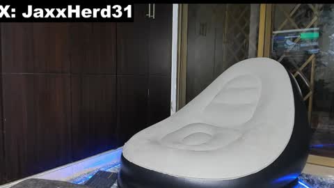 Snapshot of jaxxxonherd chatting on 02-05-25, 12:53 Michael online show from 02-05-25, 12:53