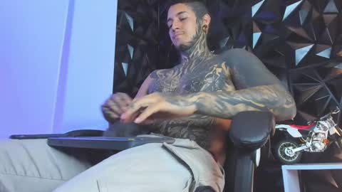 Snapshot of jaxxxonherd chatting on 02-18-25, 11:41 Michael online show from 02-18-25, 11:41