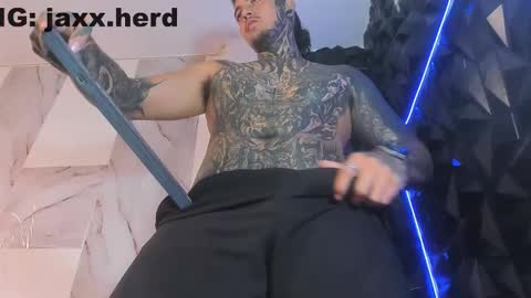 Snapshot of jaxxxonherd chatting on 10-04-25, 02:37 Michael online show from 10-04-25, 02:37