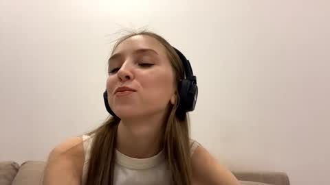 Snapshot of jayehubiak chatting on 03-03-26, 02:12 Isabella Rose online show from 03-03-26, 02:12